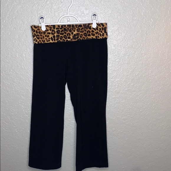 BNWOT EXPRESS Leopard Print Cropped Legging’s - Picture 3 of 4